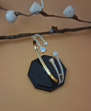 Clara Inclusive AD Openable Bracelet - AD Bracelet | Bracelet Close-Up | Buy Online India | Zevarly