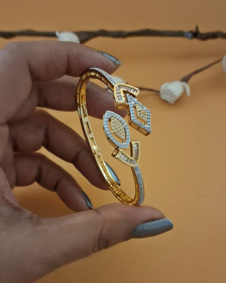 Diva Spacious CZ Dazzling Bracelet - AD Necklace Set | Necklace Close-Up | Buy Online India | Zevarly