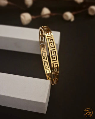 Eshvika Grace-Fit Anti Tarnish Bracelet - AD Bracelet | Bracelet Close-Up | Buy Online India | Zevarly