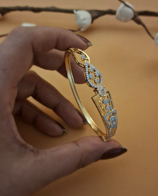 Ezra fashionable AD Bracelet - AD Bracelet | Bracelet Close-Up | Buy Online India | Zevarly