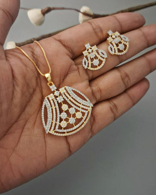 Maya Crystal Embellishments Pendant Set - AD Pendant Set | Pendant Close-Up | Buy Online India | Zevarly