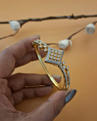 Nisha Slick AD Openable Bracelet - AD Bracelet | Bracelet Close-Up | Buy Online India | Zevarly