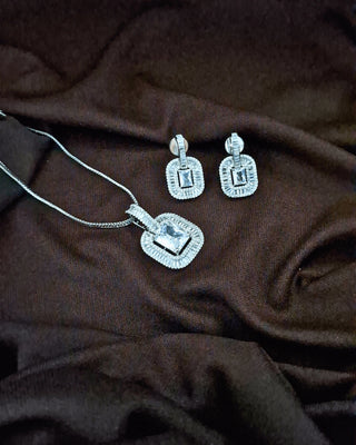 Zevarly Noor Pendant Set