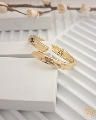 Orelia Flexi Statement Anti Fading Bracelet - AD Bracelet | Bracelet Close-Up | Buy Online India | Zevarly