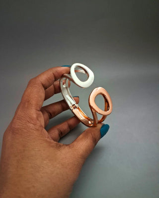 Sangita Anti Tarnish Bracelet - AD Bracelet | Bracelet Close-Up | Buy Online India | Zevarly