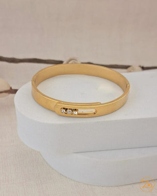 Tanayaa Lustre Divine Real Gold Plated Bracelet - AD Bracelet | Bracelet Close-Up | Buy Online India | Zevarly