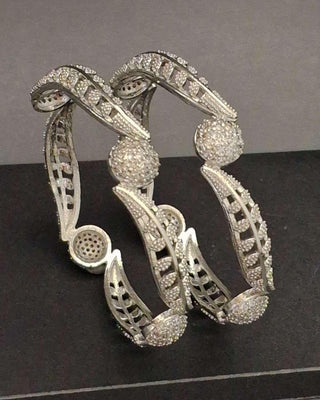 Tanuja Bangles - AD Bangles | Bangle Set Close-Up | Buy Online India | Zevarly