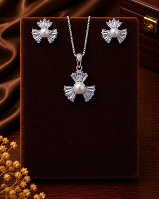 Fan Patern Tapper Pearl Pendant Set - Anvi