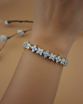 Zevarly Manvi Basic Openable AD Bracelet