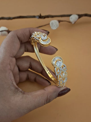 Zevarly Surbhi Fascinating Free Size AD Bracelet