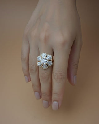 Zevarly Brilliant Star Cut Stone Ring