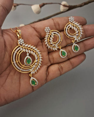 Zevarly Neeshu sophistry Emerald Pendant Set