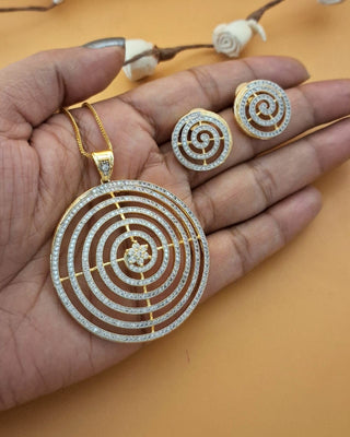 Zevarly Eshani Royal Glow Pendant Set