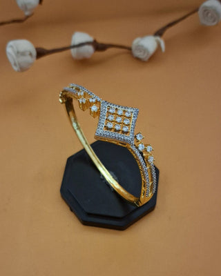 Zevarly Nisha Slick AD Openable Bracelet