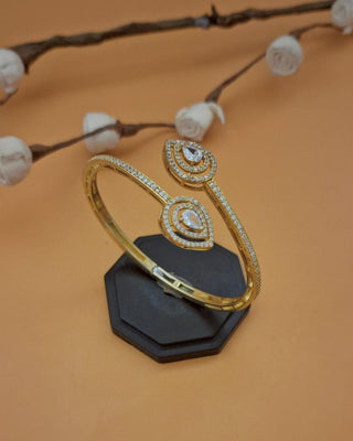 Zevarly Aksara Sleek ceremony Adjustable Bracelet