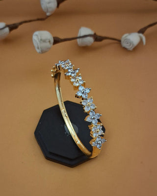 Zevarly Manvi Basic Openable AD Bracelet