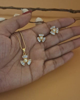 Zevarly Anvi highly Reflective Pendant Set