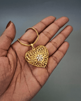 Yaadgaar Lamhe Locket with Chain - AD Pendant Set | Pendant Close-Up | Buy Online India | Zevarly