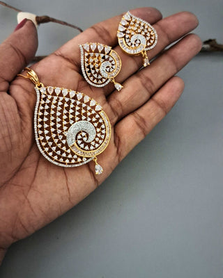 Zevarly Aabha Radiant Pendant Set