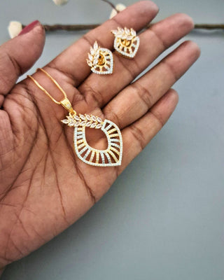 Zevarly Anvi Classic Pendant Set with Earrings