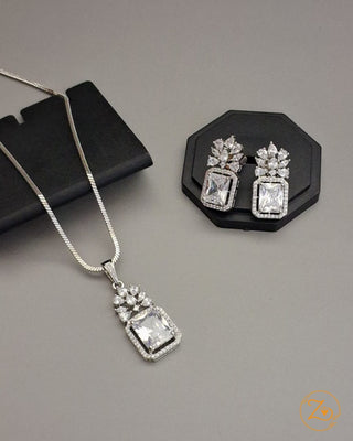 Zevarly Charming Clover Pendant Set