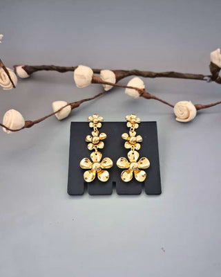 Zevarly Saanvi Glow Studs