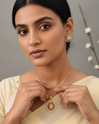 Zevarly Aditi Affection Heart Pendant Set