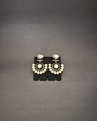  Stylish black and white earrings featuring beautiful pearls, perfect for adding a touch of elegance to any outfit main image.